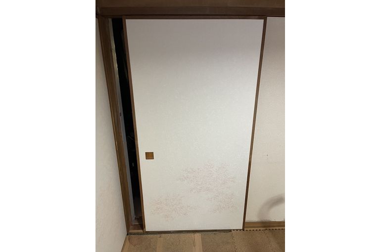 源氏襖（中抜き襖）、穴 埋めるってさ。：金沢屋.府中店｜襖（ふすま