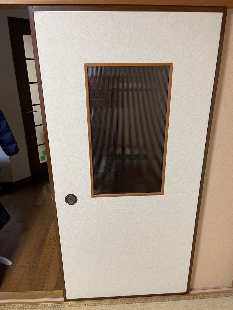 源氏襖（中抜き襖）、穴 埋めるってさ。：金沢屋.府中店｜襖（ふすま